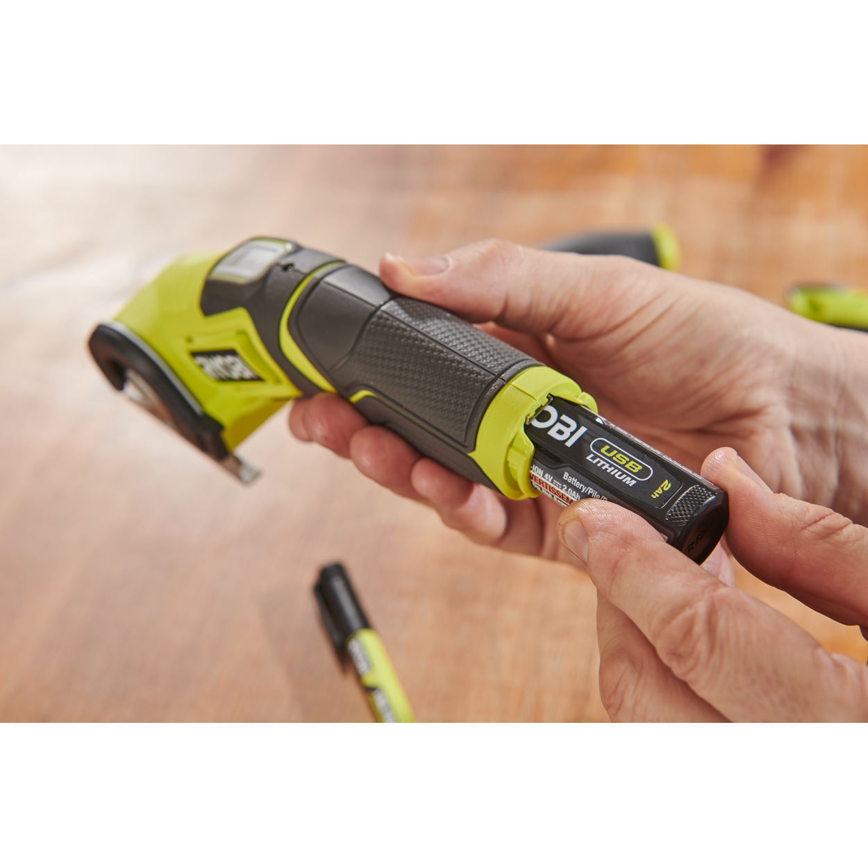 Ryobi Rct4 Ryobi RCT4-120G 4V USB Lithium Universalsaks med 2,0Ah batteri og ladekabel