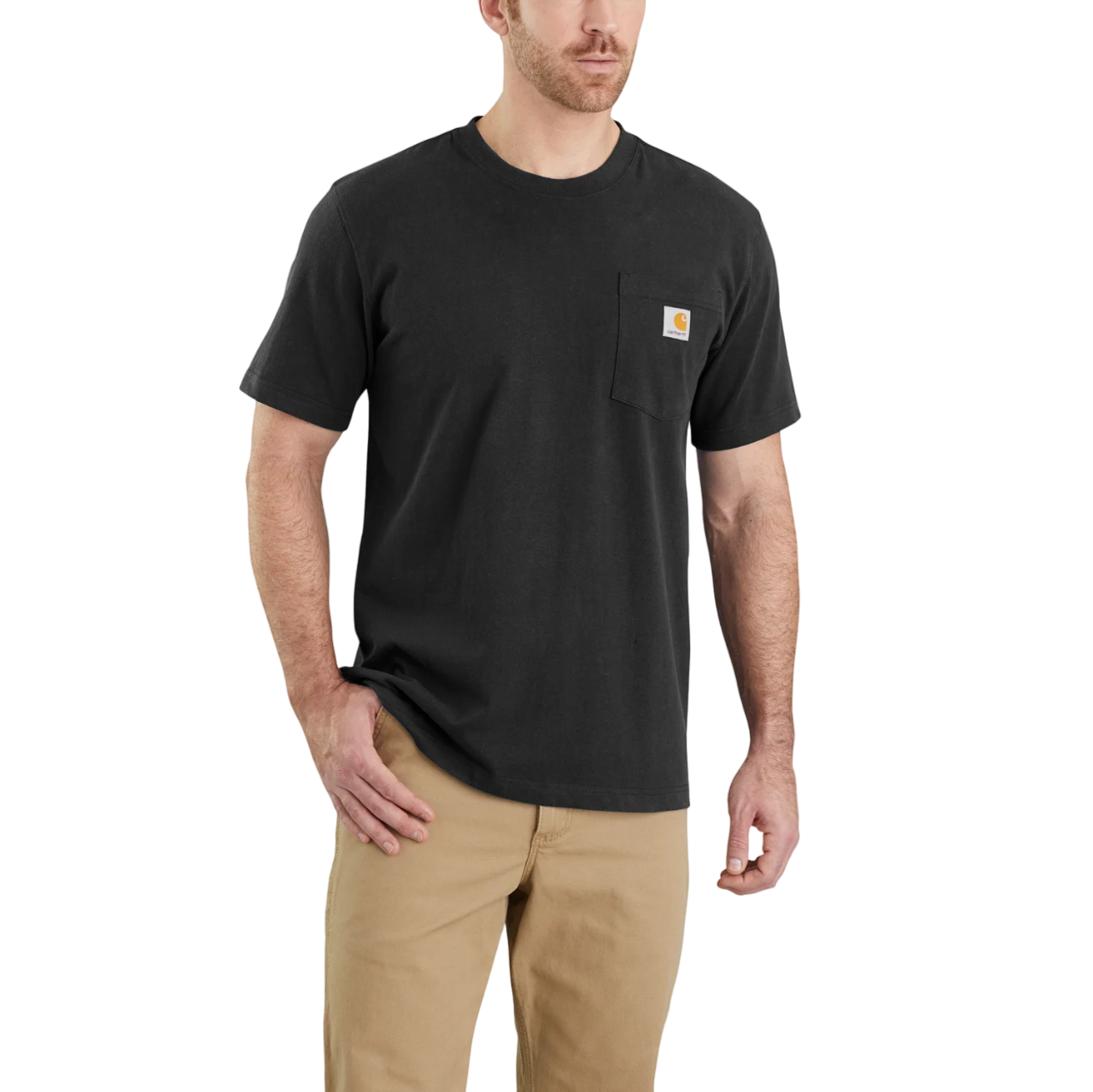 Mand i sort Carhartt T-shirt med brystlomme